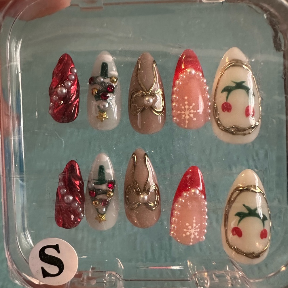 Press and Slay by Ivy custom, hand painted press on nails kit.